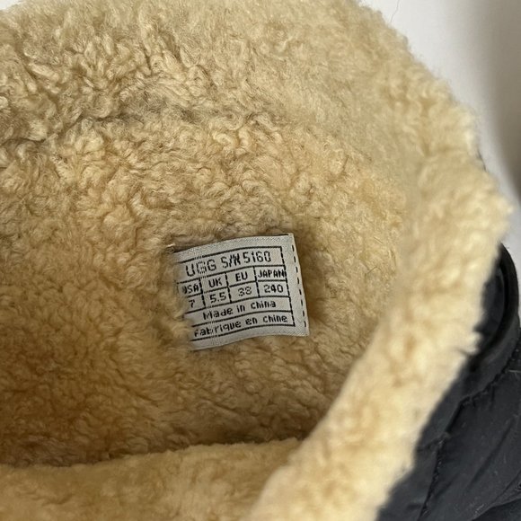 UGG Snowpeak Womens Winter Snow Boots US 7 Sherpa Lined Quilted Imsulated Black - Picture 2 of 10